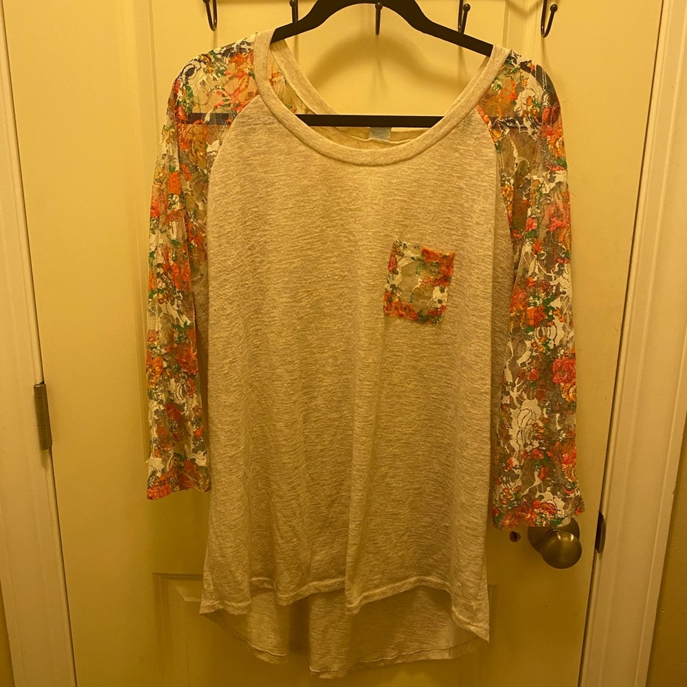 Woman baseball tee with floral lace sleeves